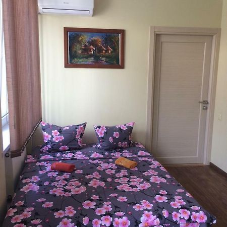 Room In The Guest House 敖德萨 外观 照片