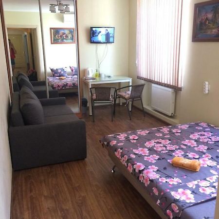 Room In The Guest House 敖德萨 外观 照片