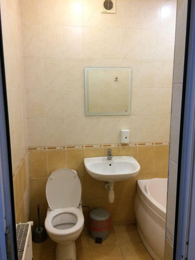 Room In The Guest House 敖德萨 外观 照片