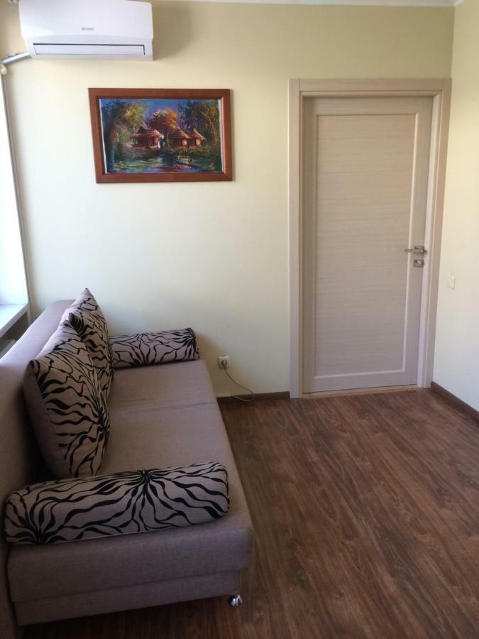 Room In The Guest House 敖德萨 外观 照片