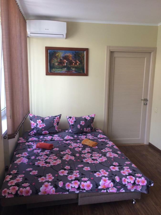 Room In The Guest House 敖德萨 外观 照片